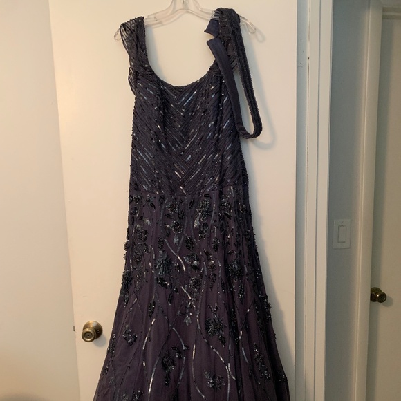 Designer gown - Picture 1 of 6